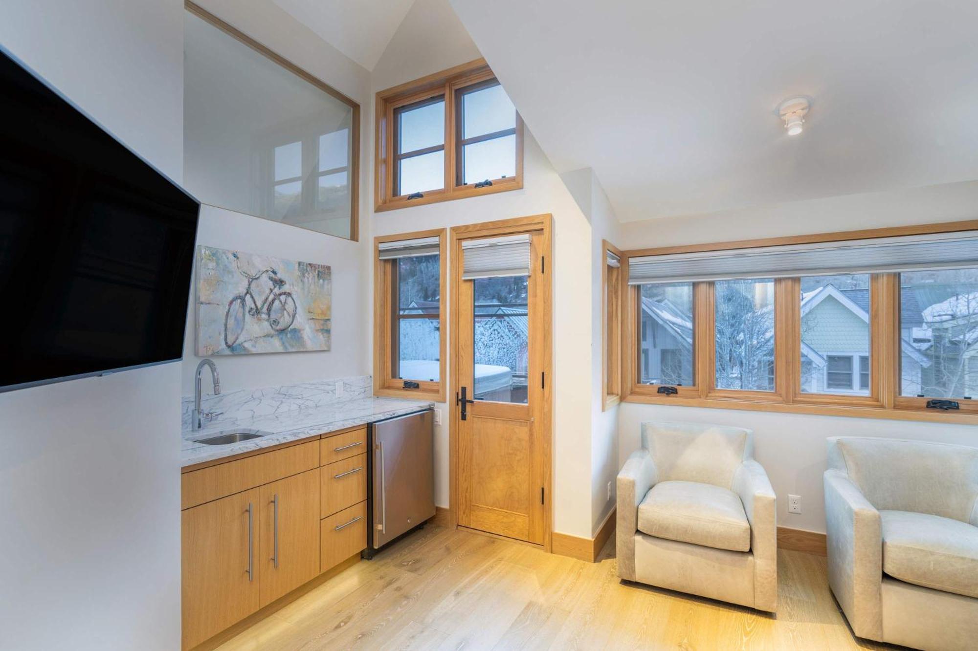 Downtown Luxury Retreat Private Hot Tub Holiday home