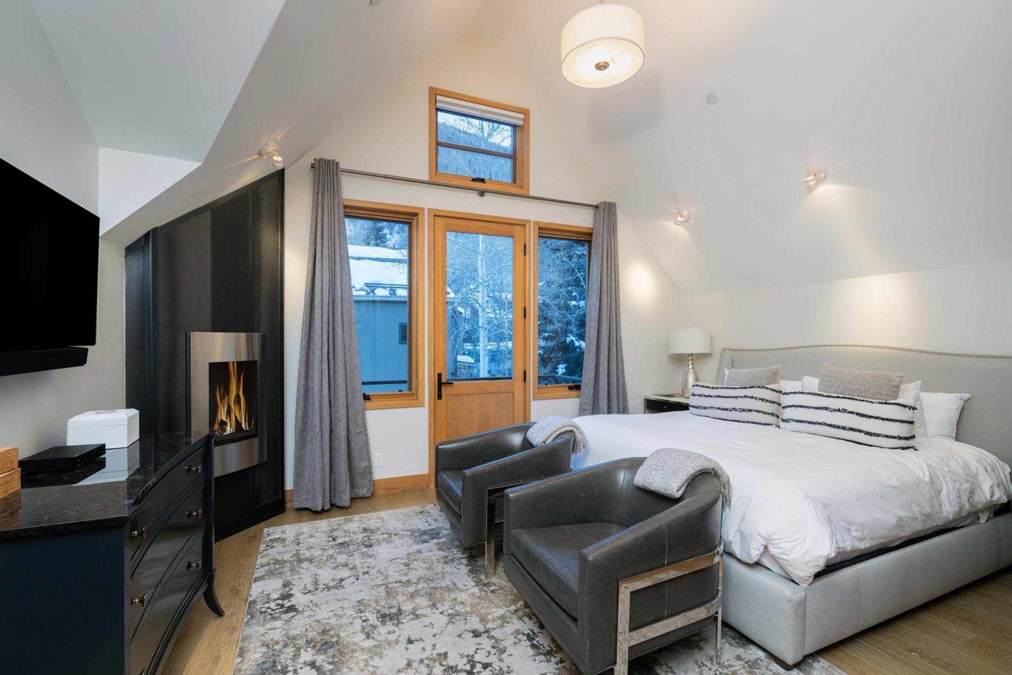 Downtown Luxury Retreat Private Hot Tub