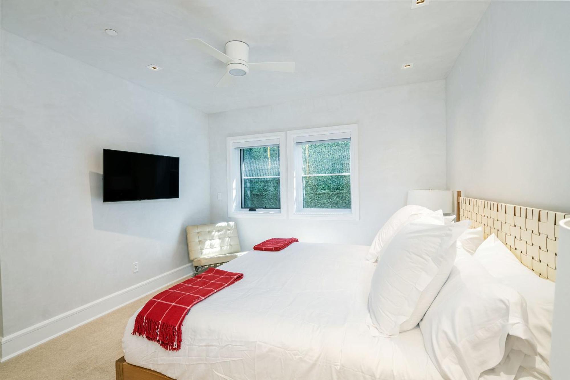 Upscale Near Lift And Town With Mountain Views Holiday home *