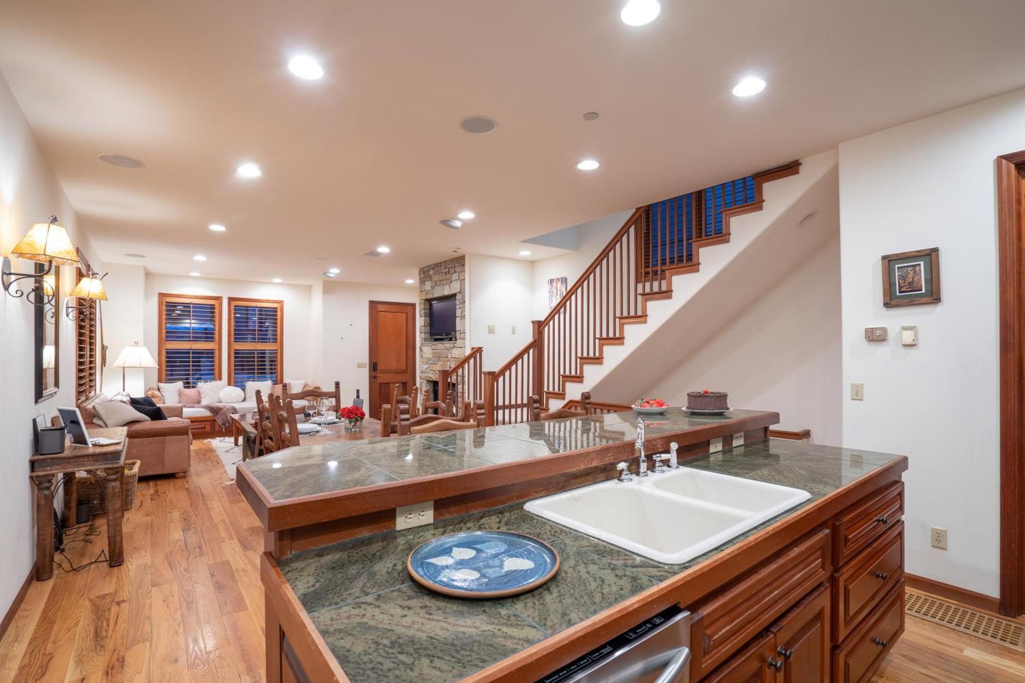 Villa South Pacific Townhouse By Exceptional *