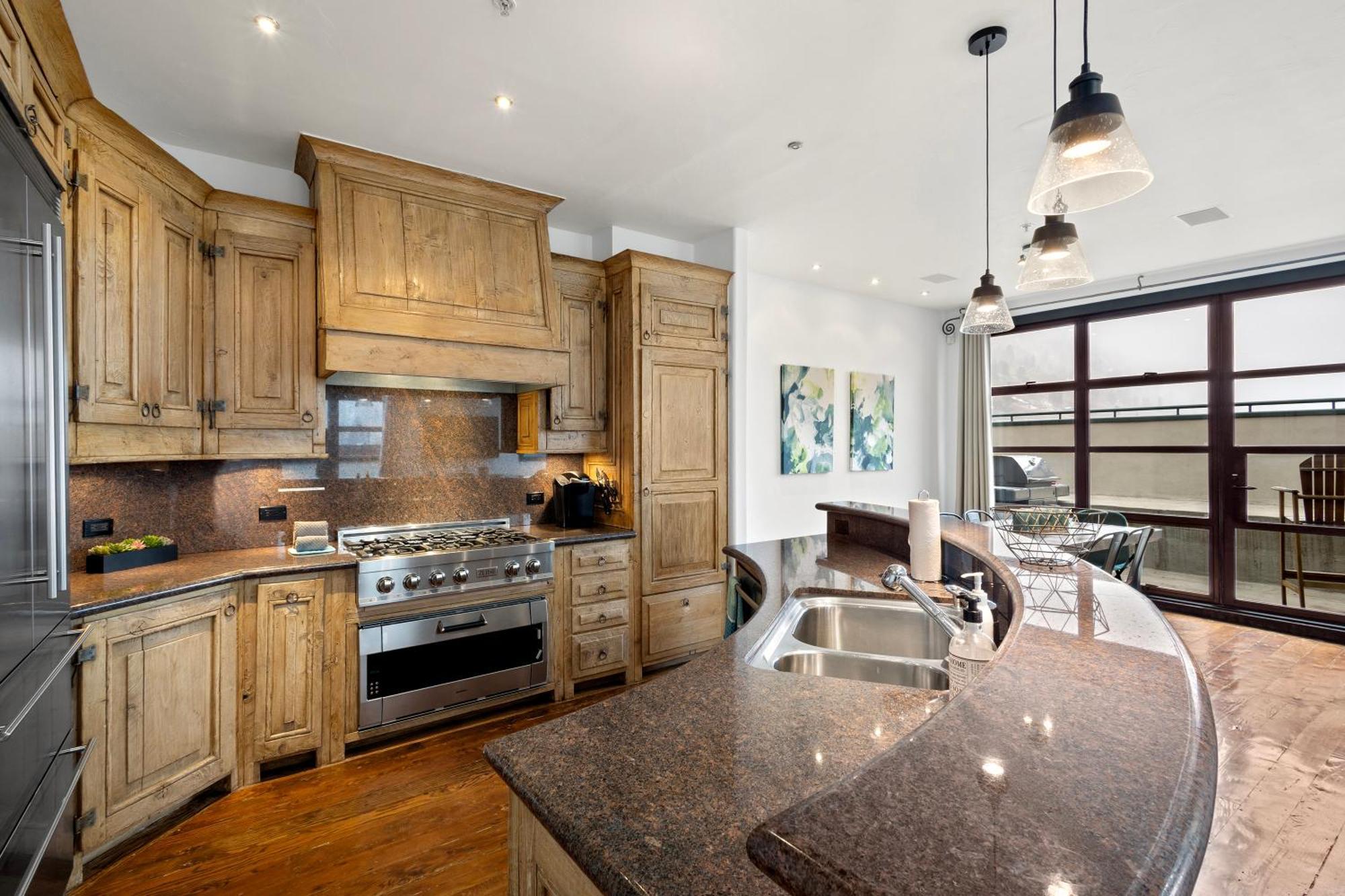 Wintercrown Penthouse By Exceptional Apartment
