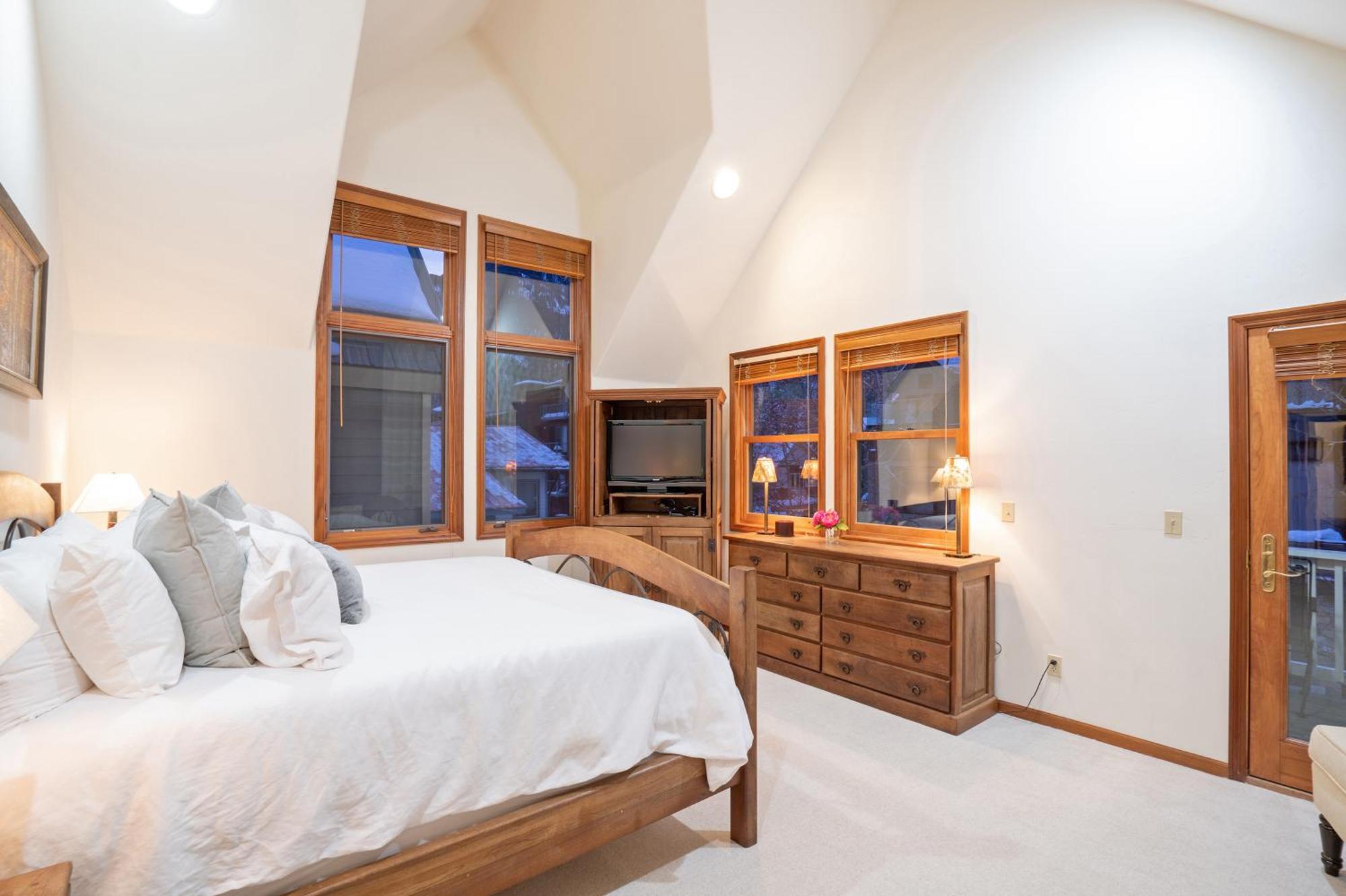 South Pacific Townhouse By Exceptional * Telluride