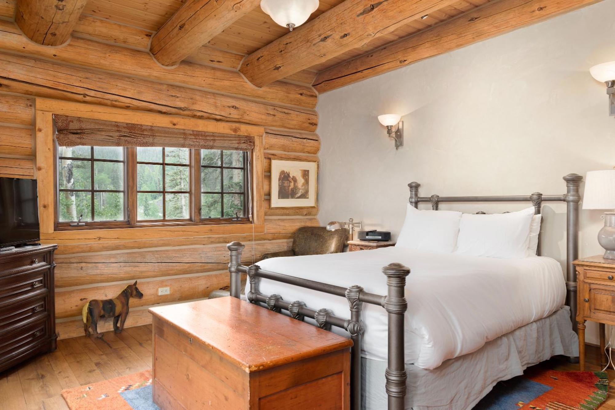 Hilltop Hideaway By Exceptional Chalet