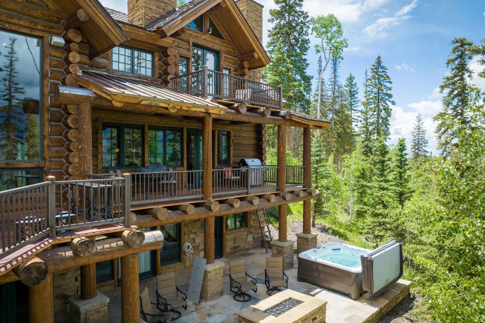 Hilltop Hideaway By Exceptional Chalet
