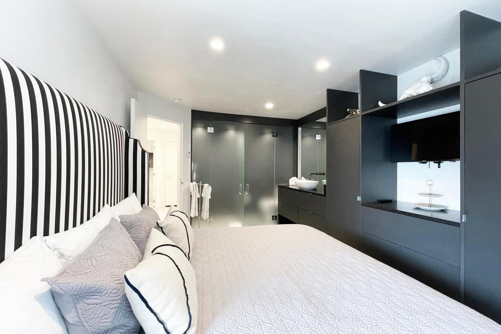 Downtown Modern Creekside Apartment Telluride