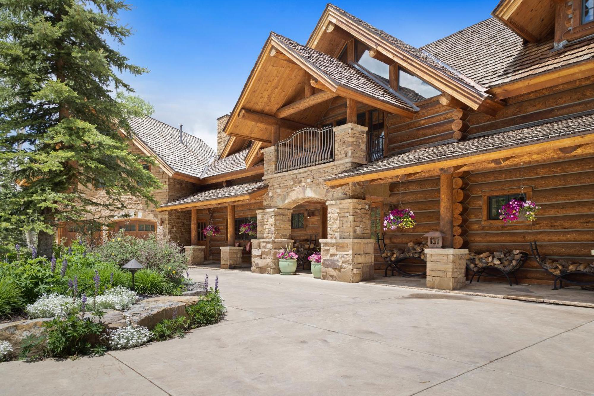 Hilltop Hideaway By Exceptional Chalet