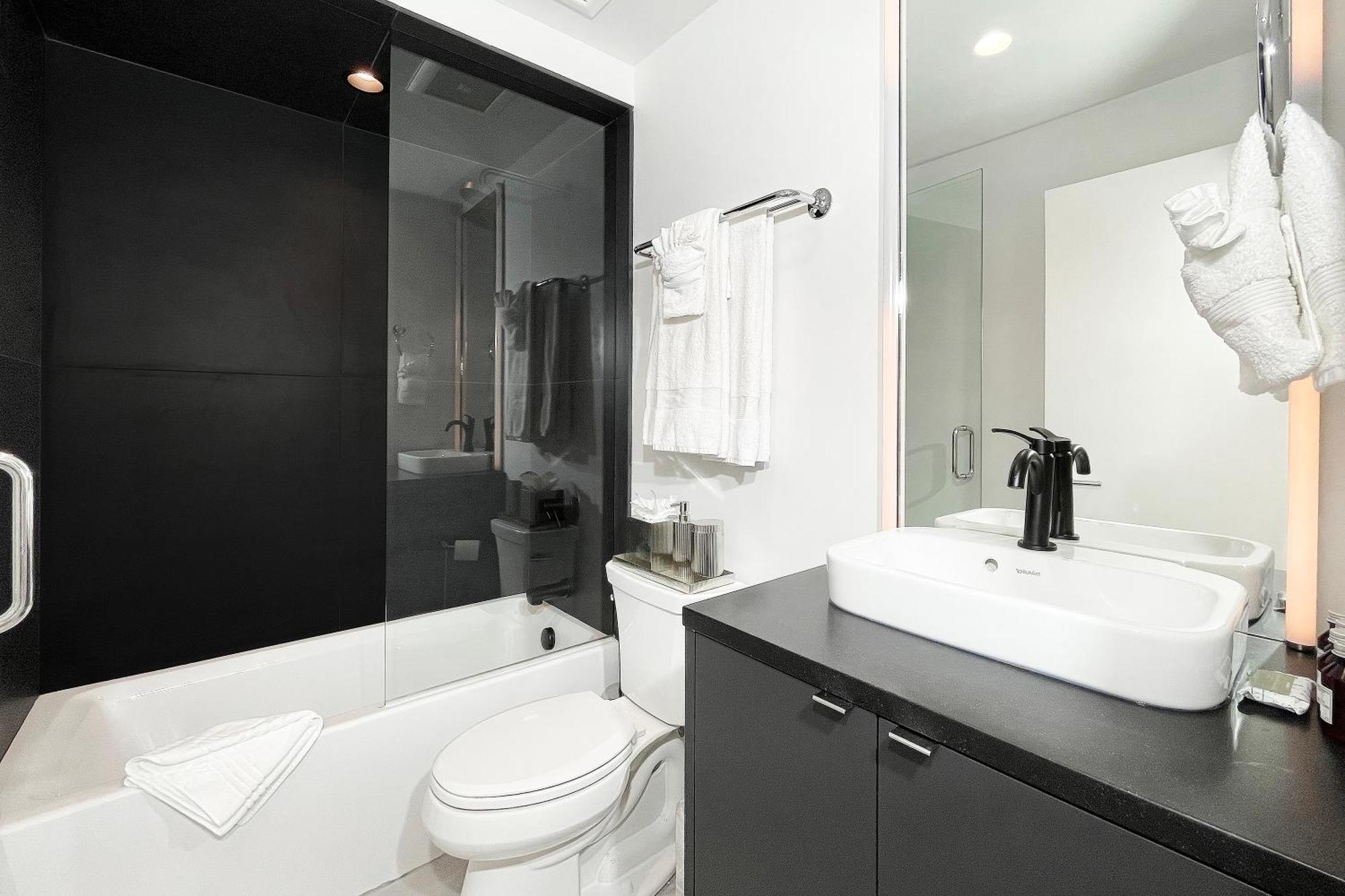 Downtown Modern Creekside Apartment