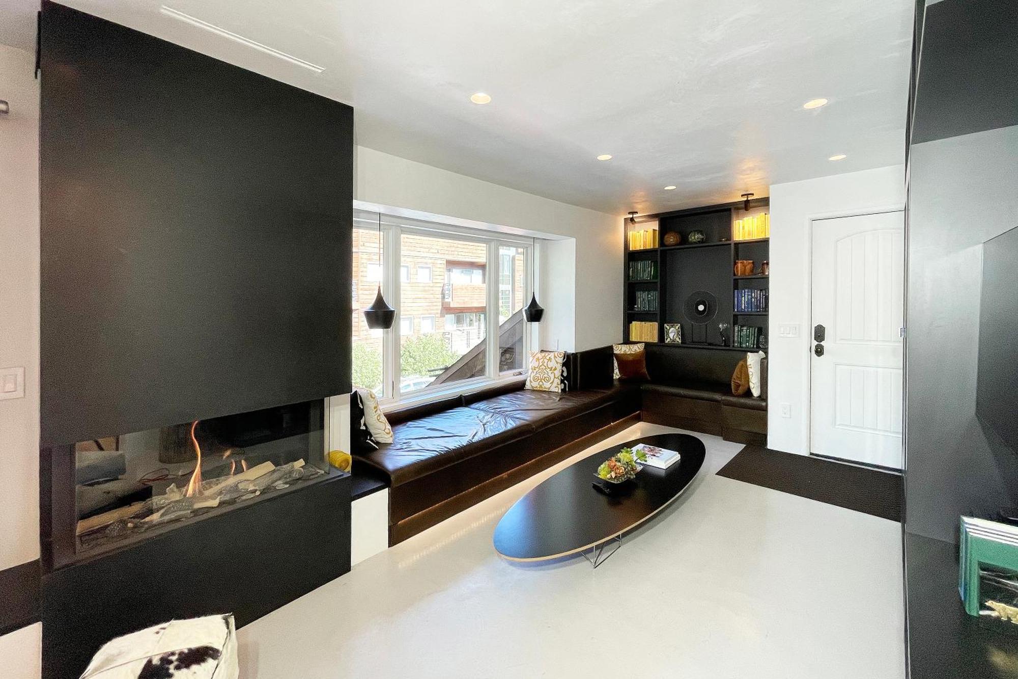 Downtown Modern Creekside *