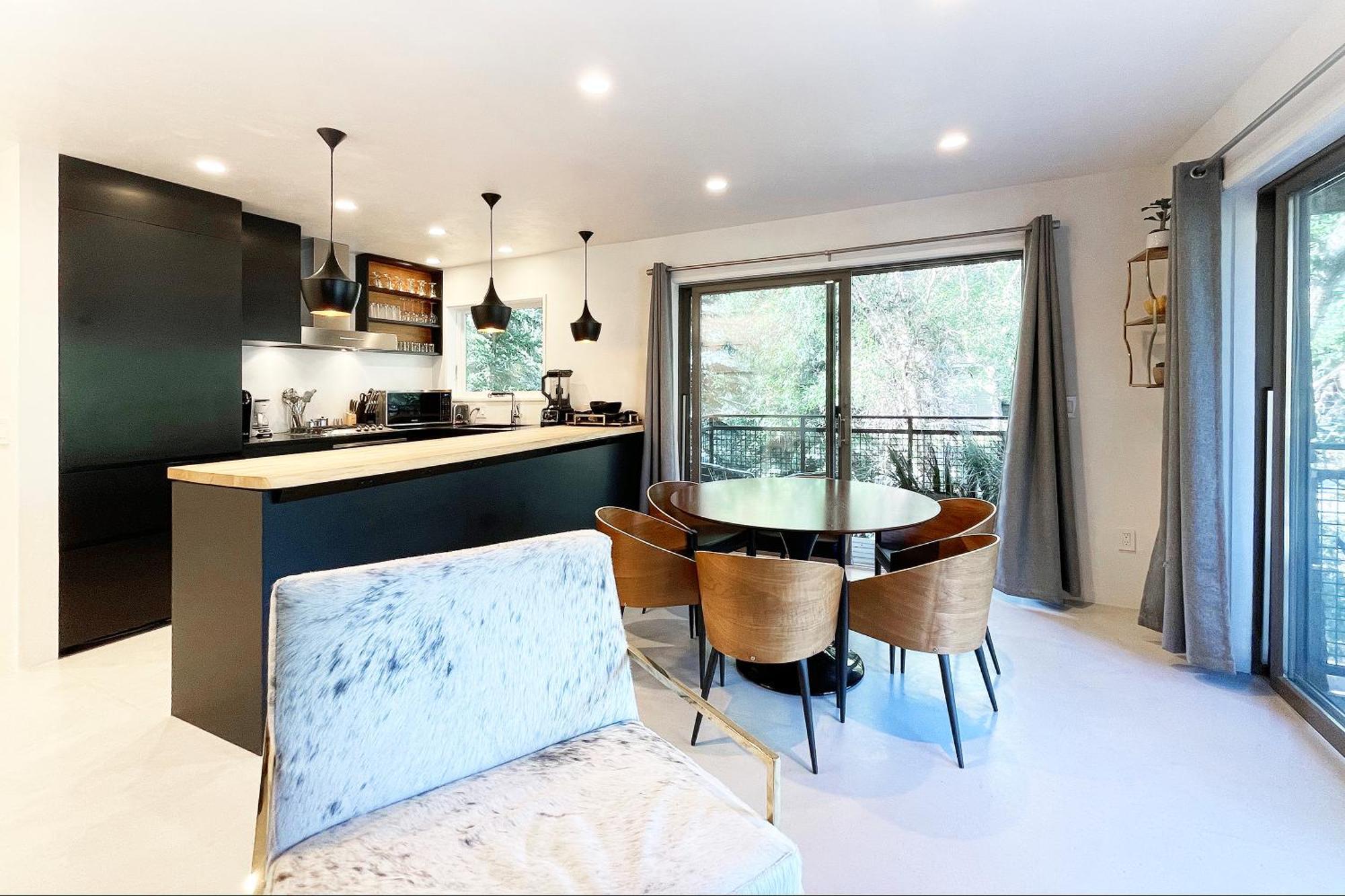 Downtown Modern Creekside *
