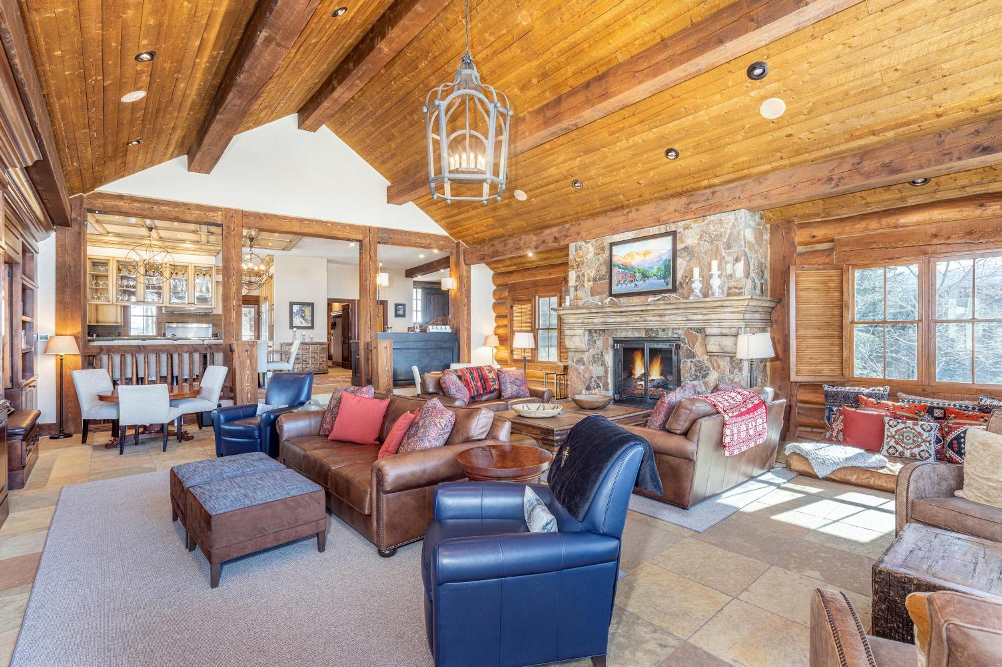 Chalet Country Club Estate By Exceptional *