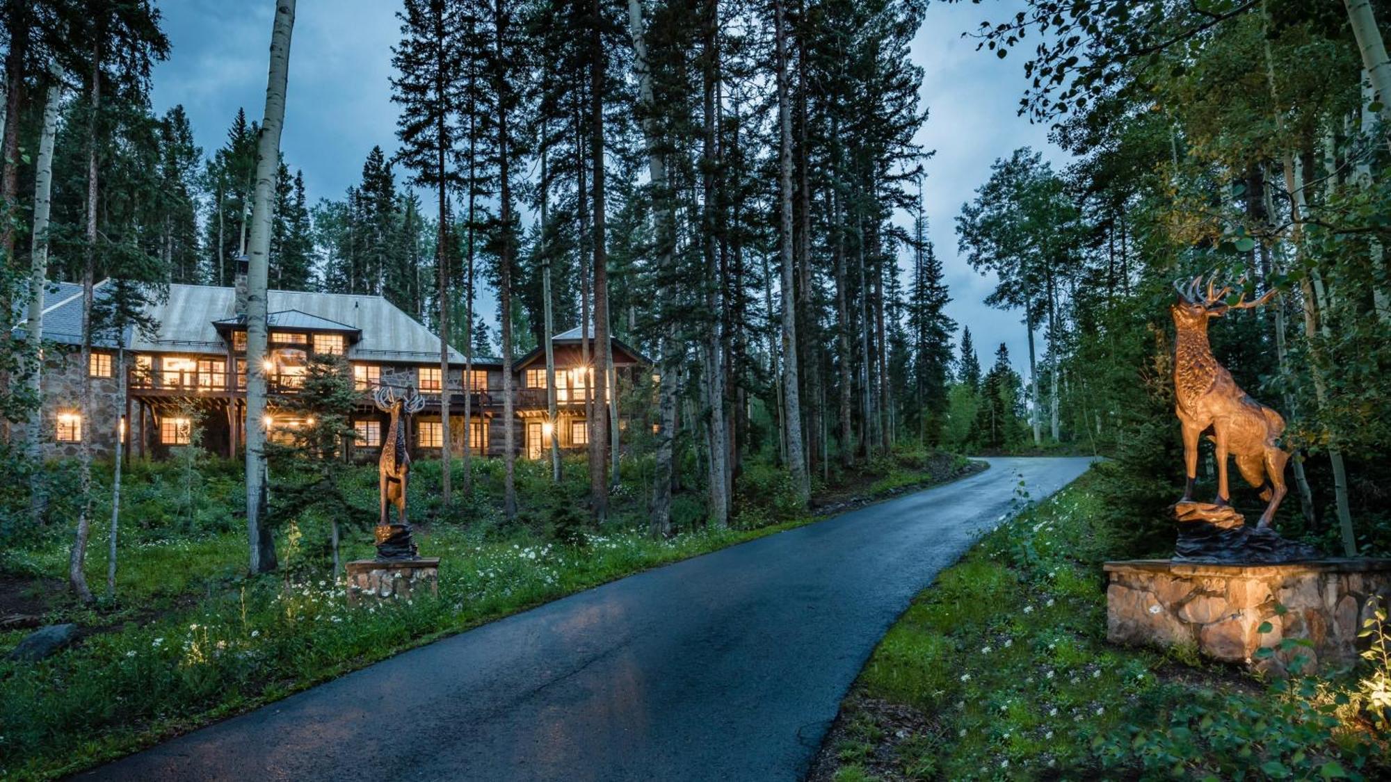 Chalet Twin Elk By Exceptional