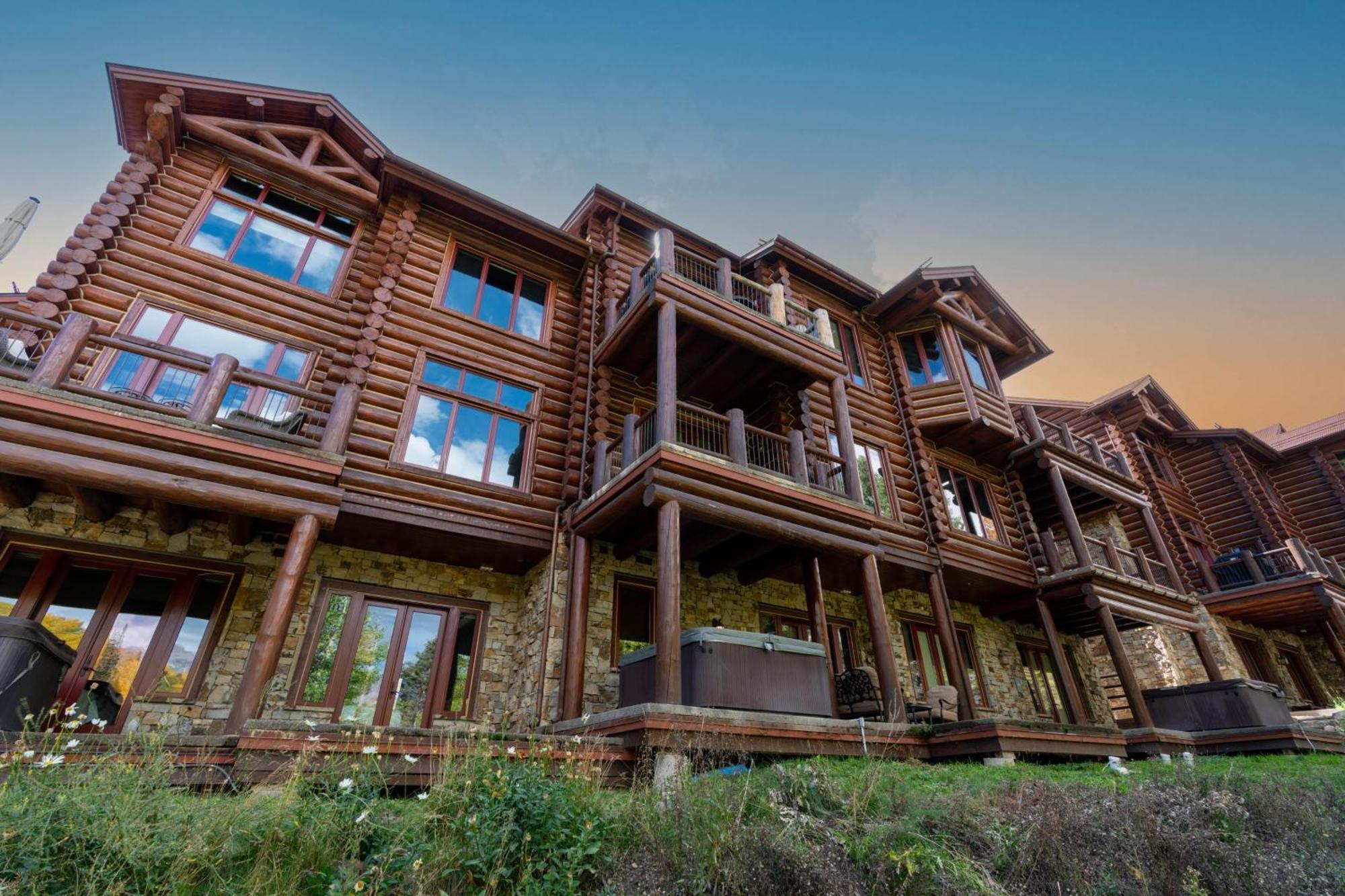 Townhome On The Creek 135 By Avantstay In Out W Hot Tub Holiday home