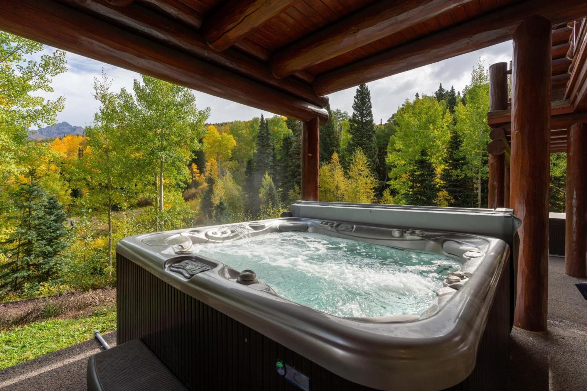Holiday home Townhome On The Creek 135 By Avantstay In Out W Hot Tub