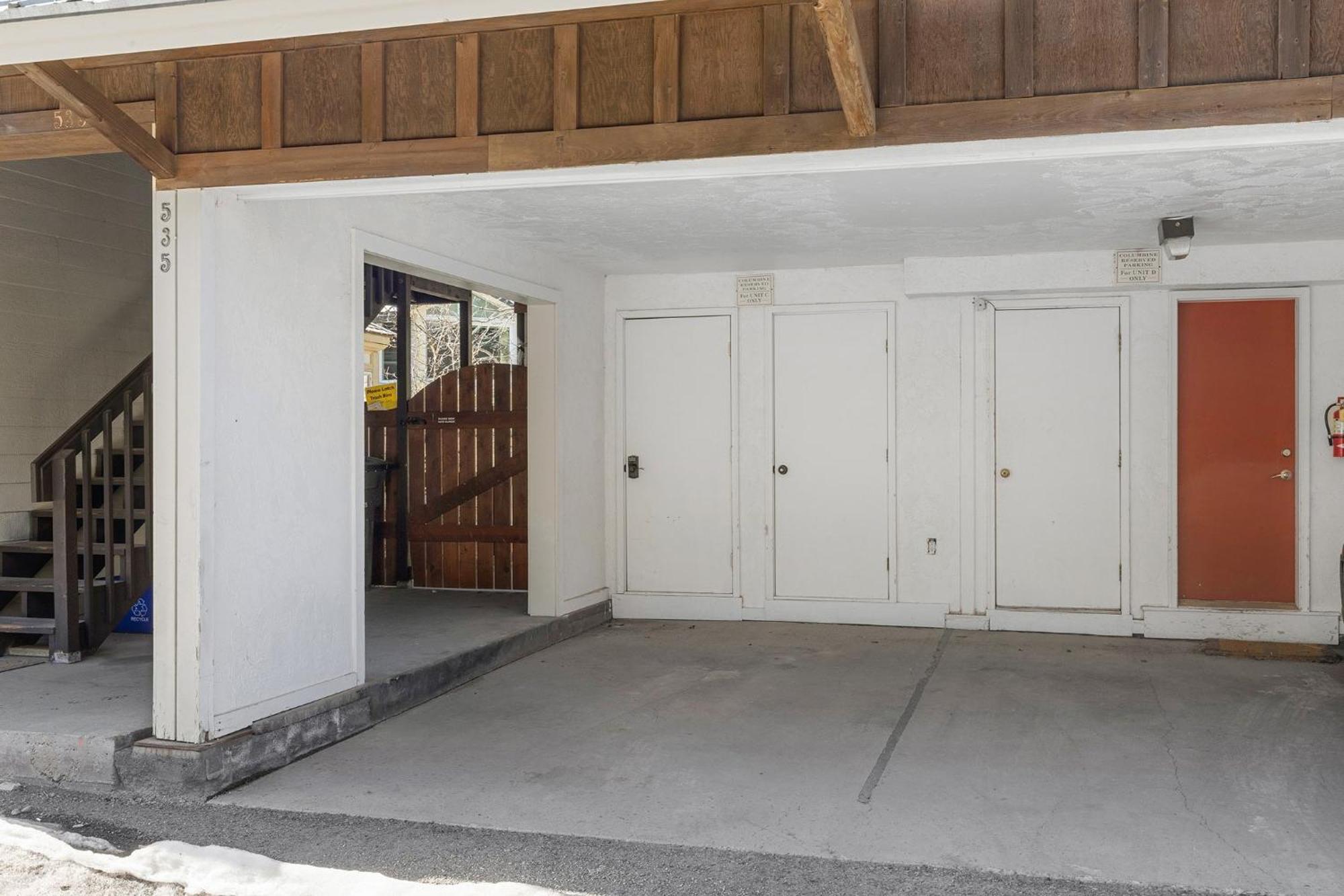 Peaceful Home-like - Spacious, Private Deck, Fireplace *