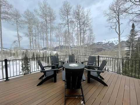 Luxury Mountain Retreat With Hot Tub And Views