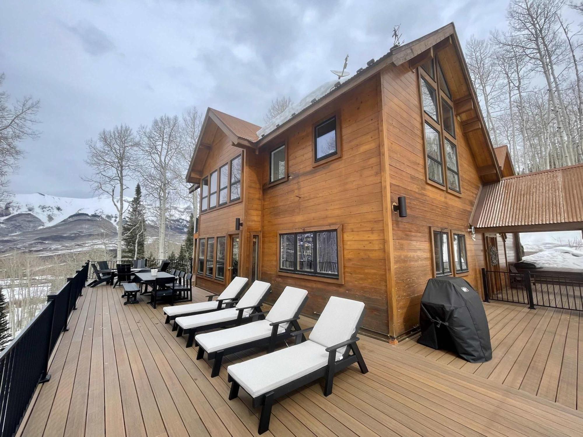 Luxury Mountain Retreat With Hot Tub And Views