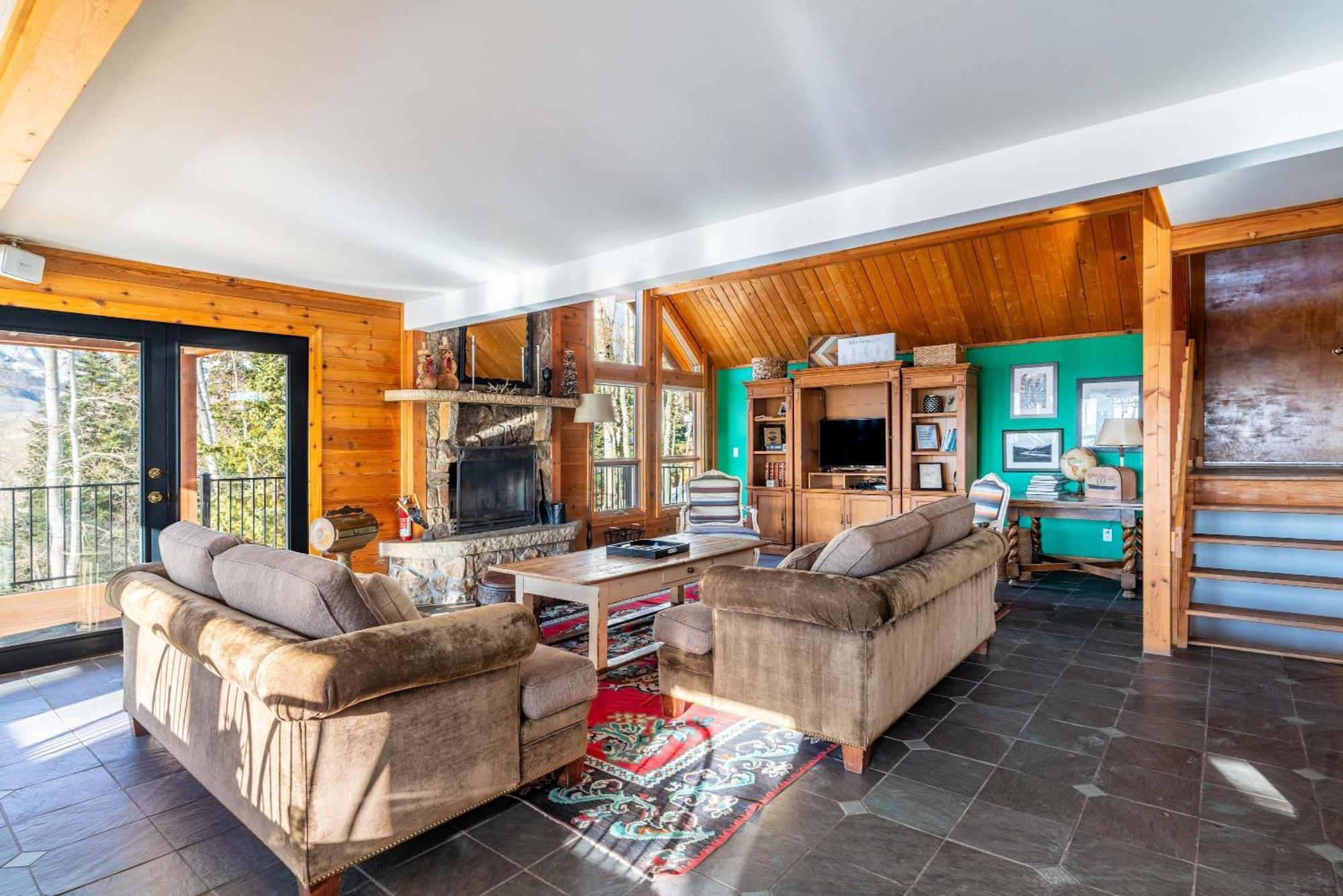Luxury Mountain Retreat With Hot Tub And Views Holiday home *