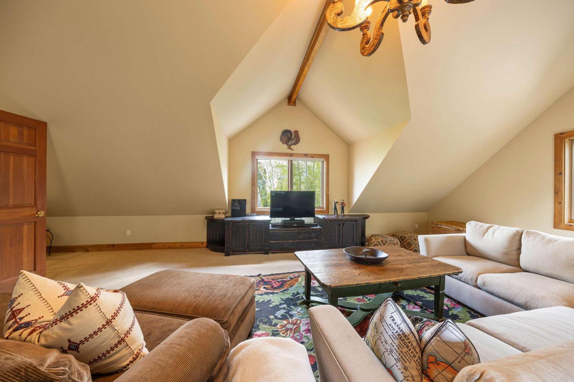 Luxury Mountain Retreat With Hot Tub And Views Holiday home