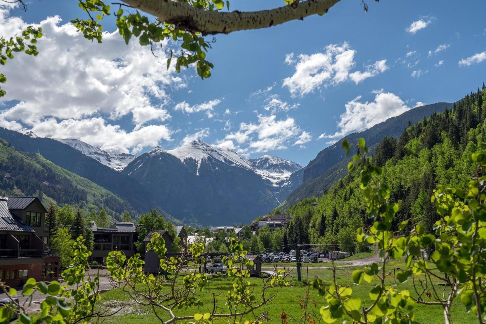 Sunny Condo, Box Canyon Views, Pool & Hot Tub Apartment *