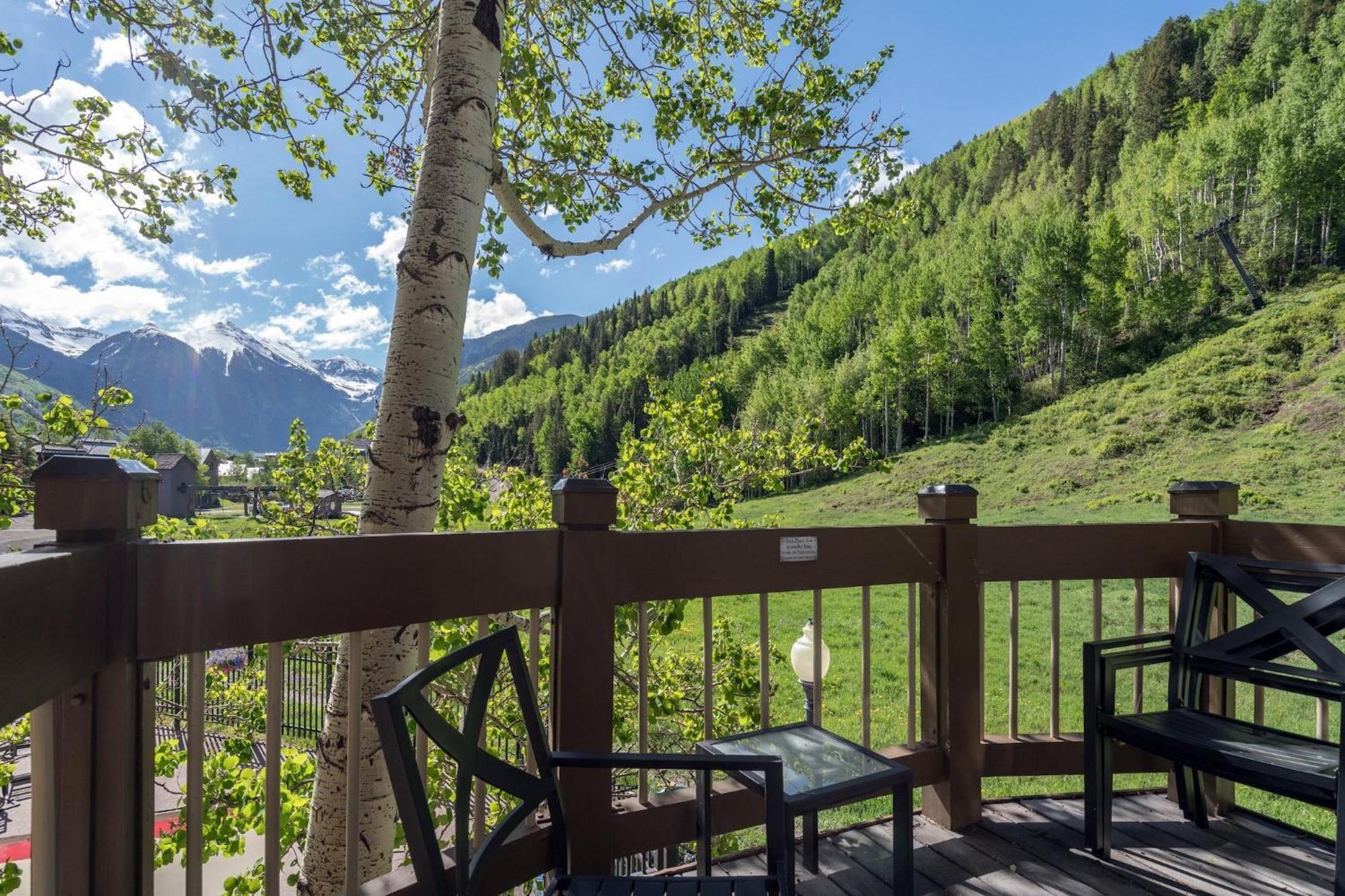 Sunny Condo, Box Canyon Views, Pool & Hot Tub *