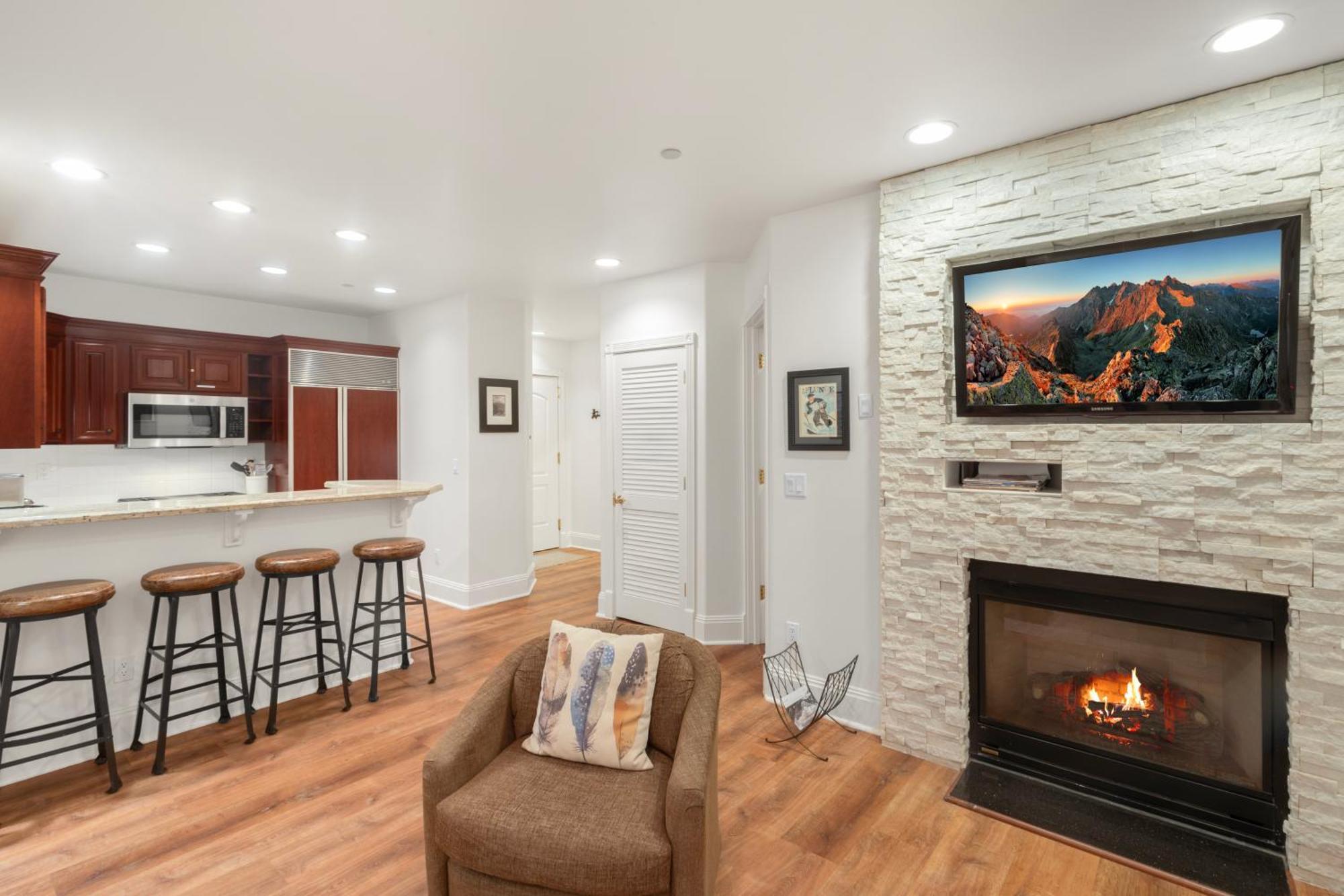 3 Bedroom 3 Bathroom Walking Distance To The Gondola Holiday home *