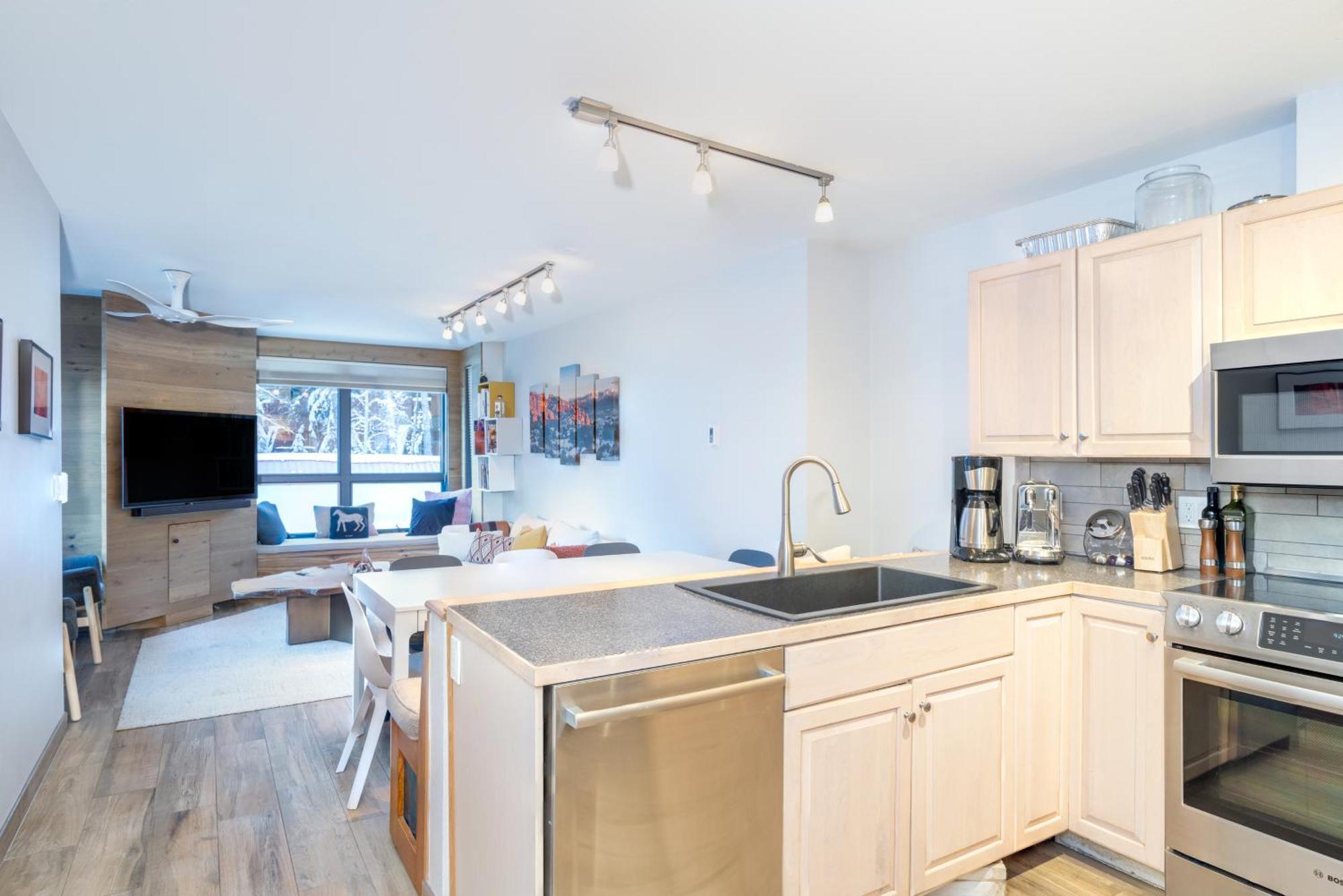 One Block Walk To Gondola, Lockers Downstairs, River Trail Close By! * Telluride