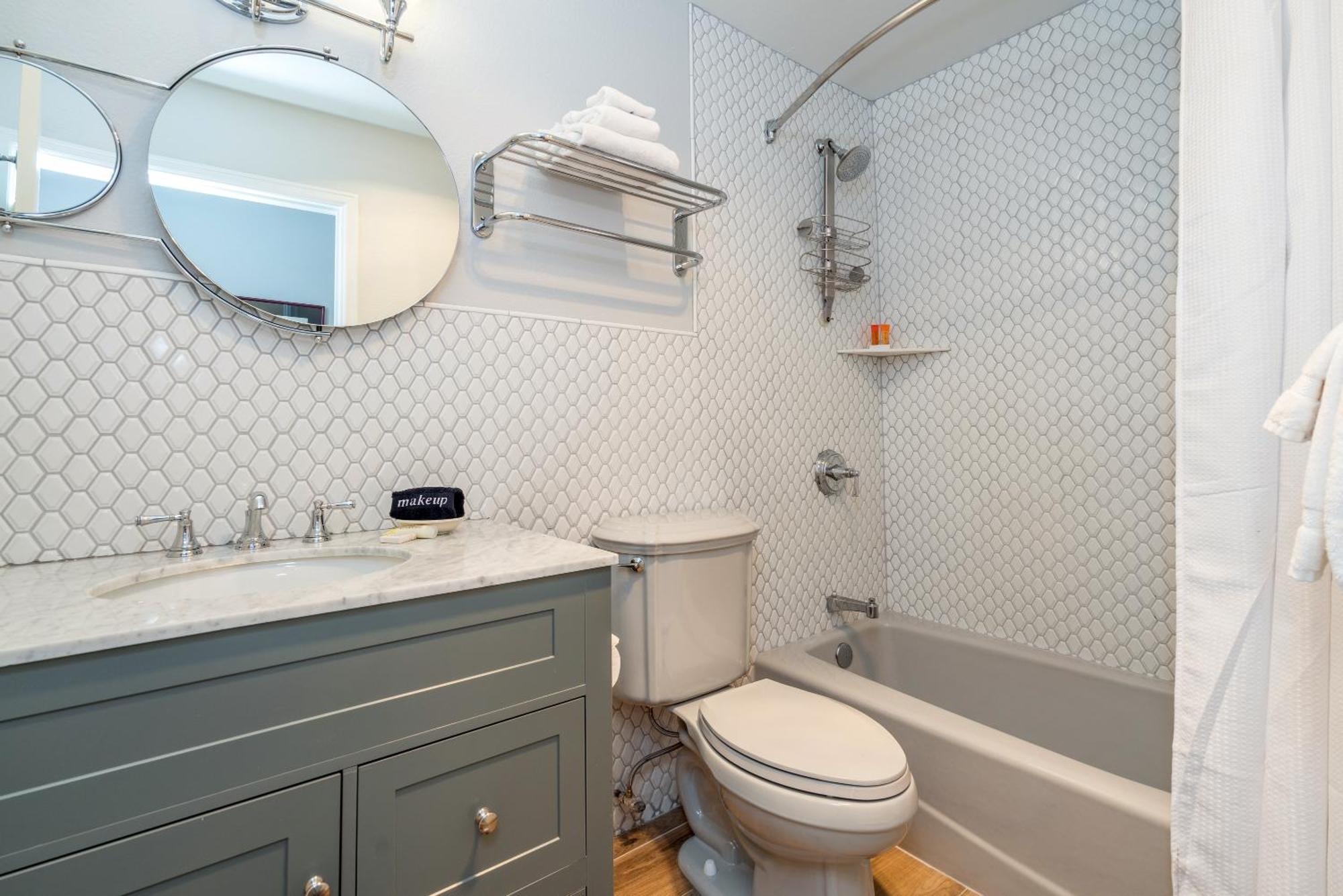 Holiday home One Block Walk To Gondola, Lockers Downstairs, River Trail Close By! Telluride