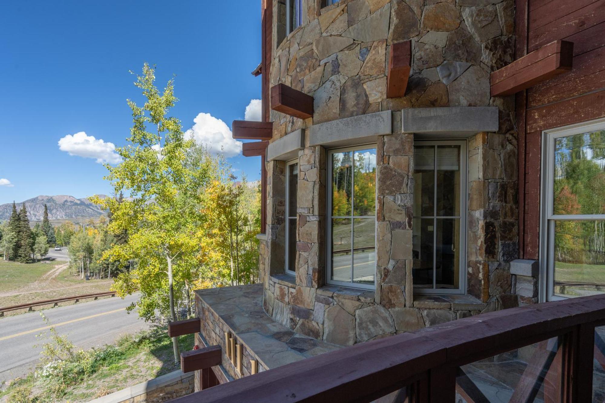 Luxury Lorian Lookout With Plenty Of Amenities Holiday home