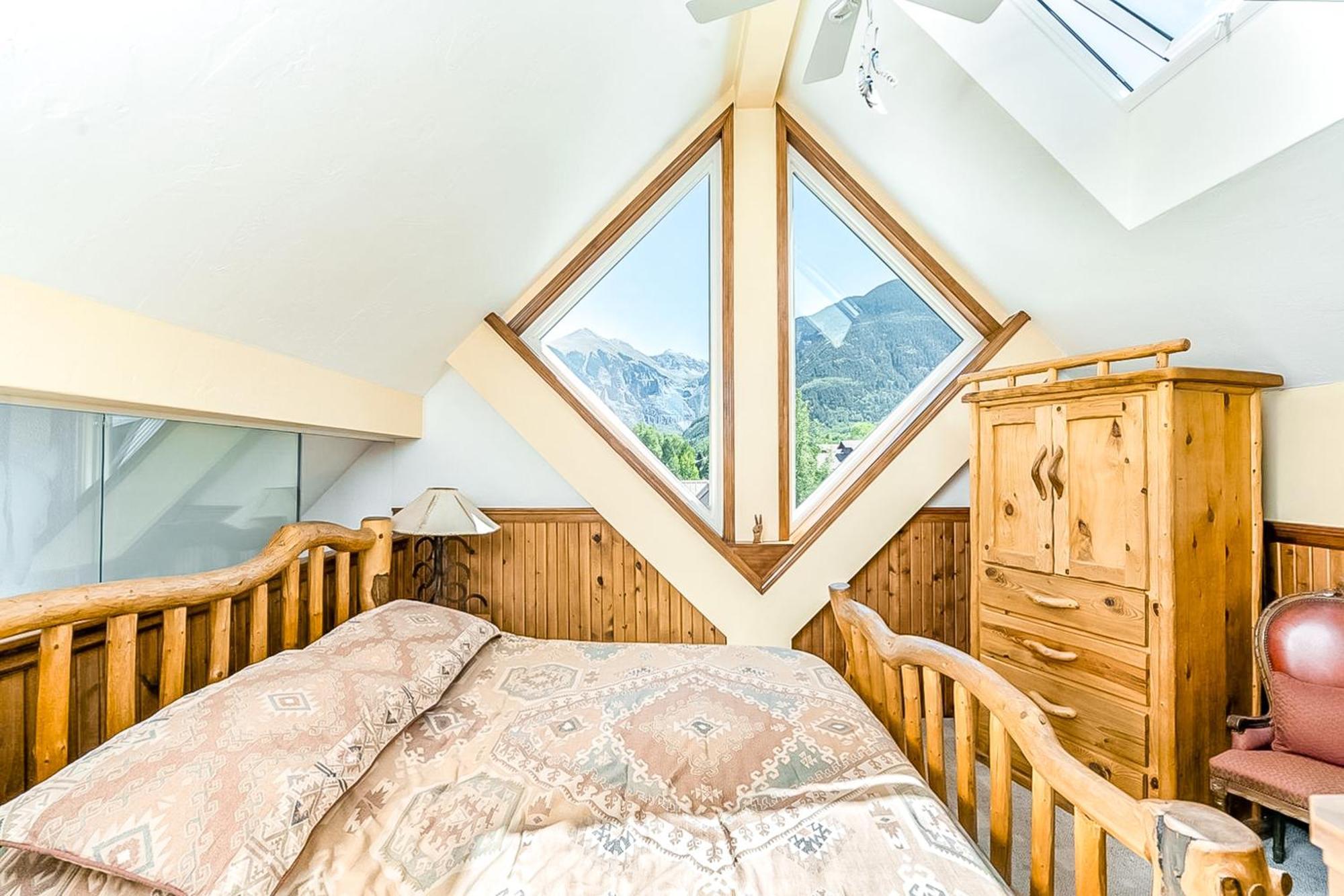 Viking 109 - Viking Venue Apartment Telluride