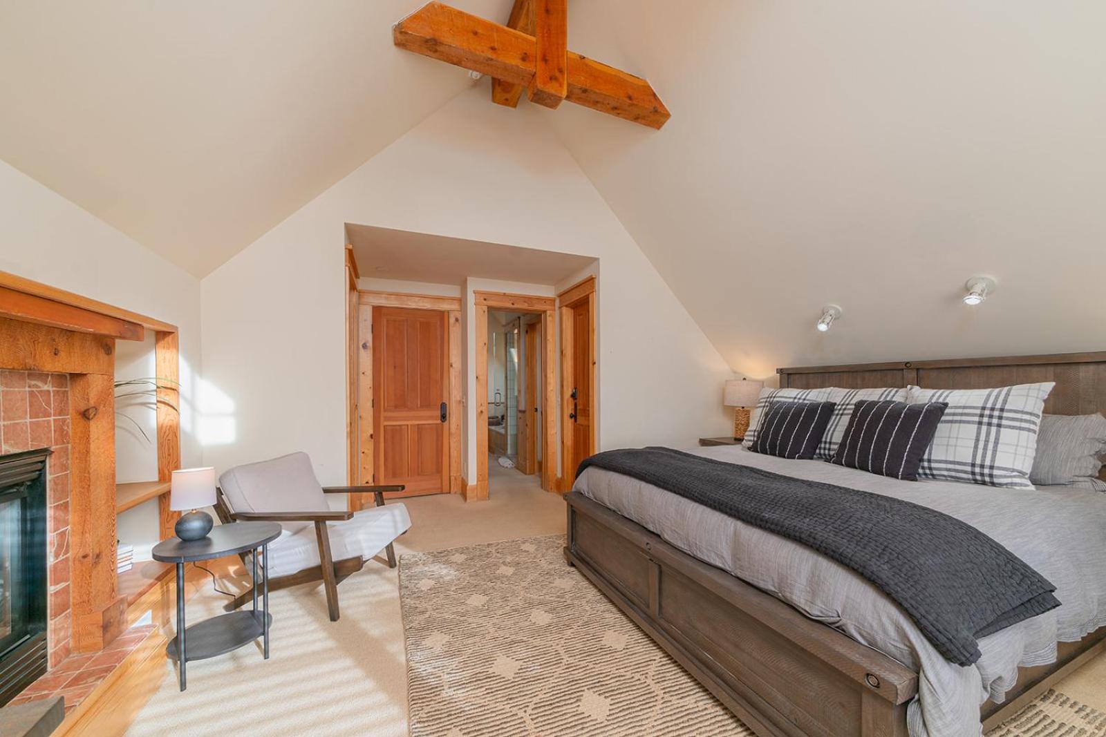 Villa Double Eagle B2 Picturesque Mountain - 3 Bedroom 3 Ba, Sleeps 8