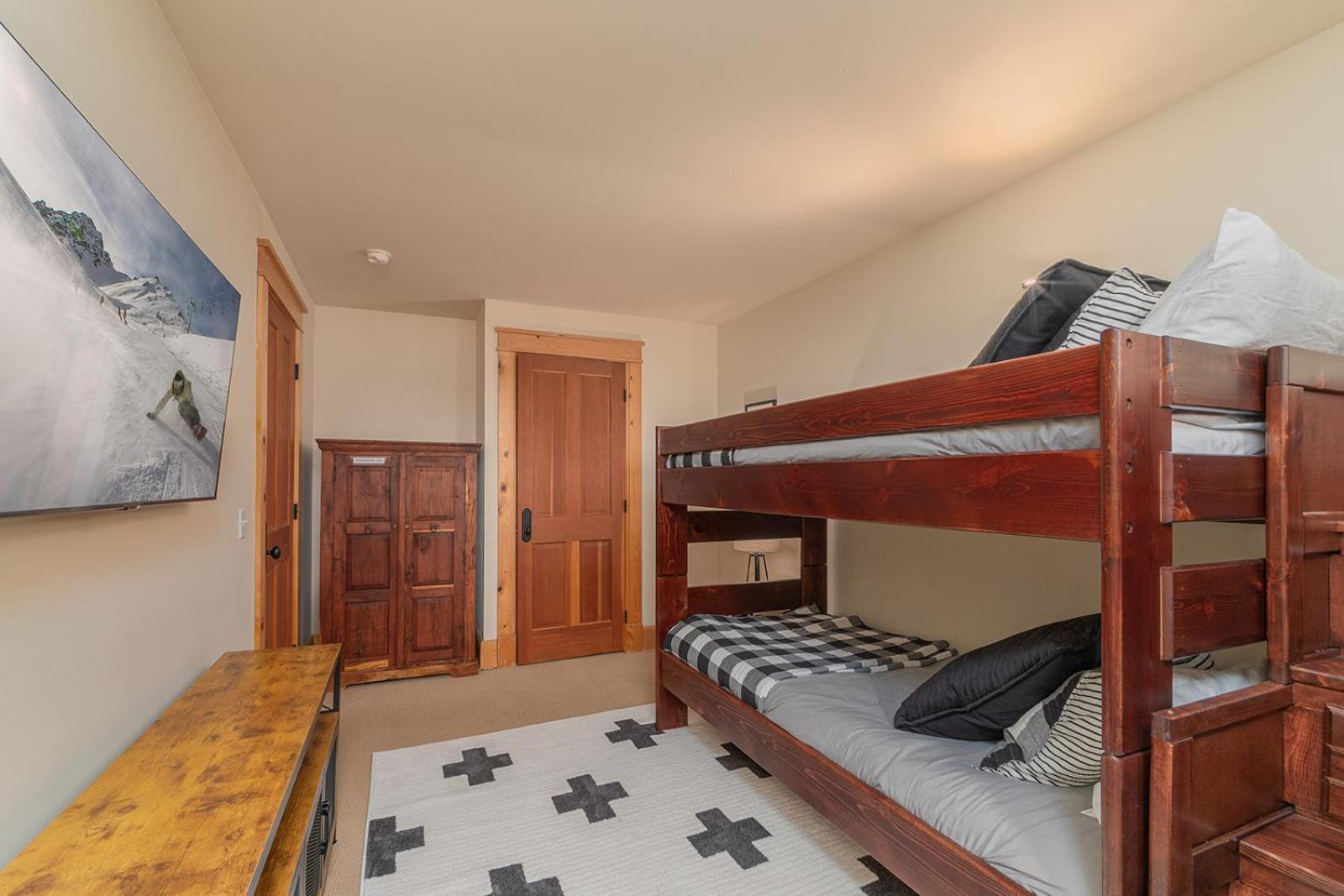 Villa Double Eagle B2 Picturesque Mountain - 3 Bedroom 3 Ba, Sleeps 8 *