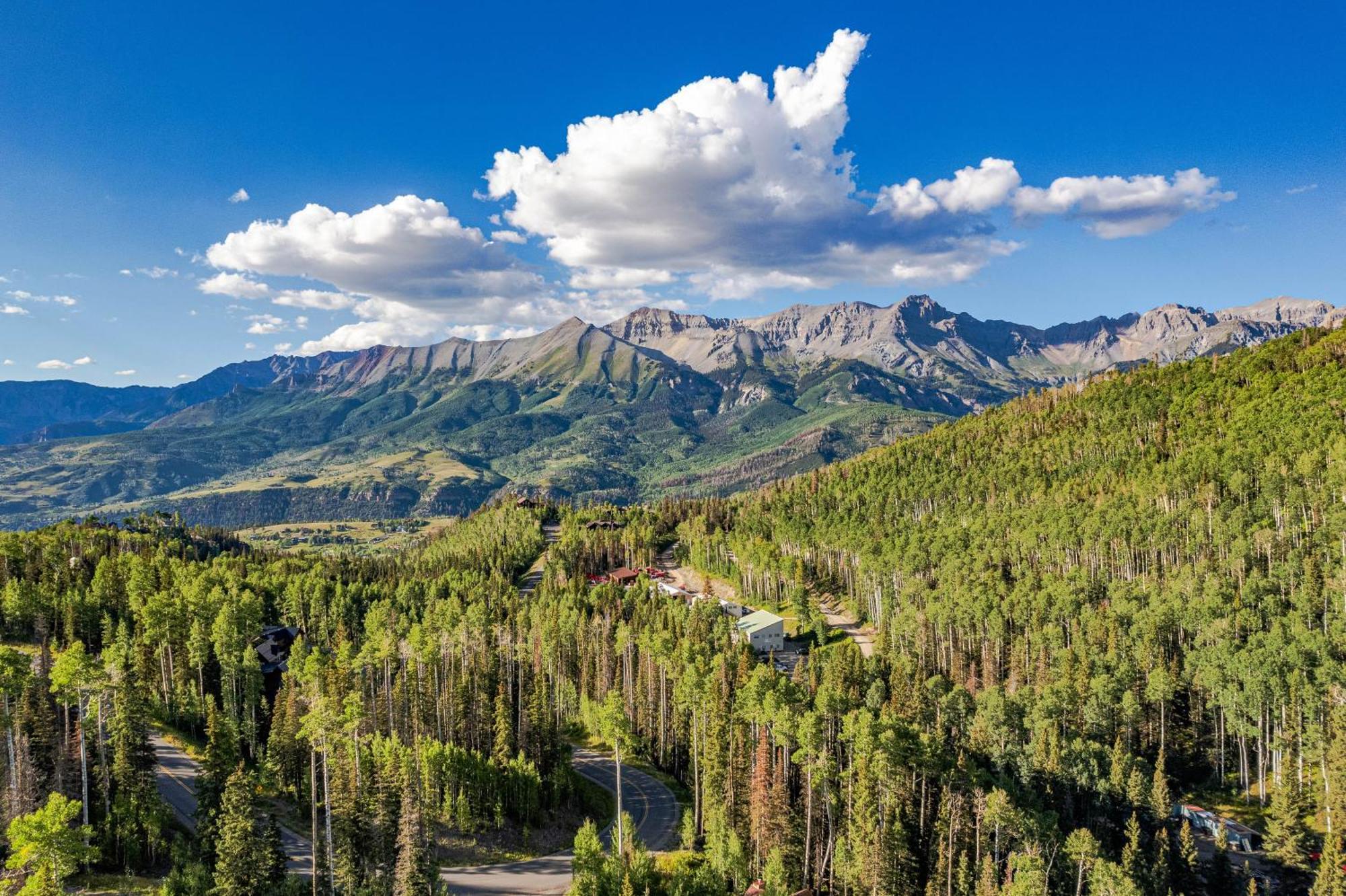 Stunning Views! Ski-inandout Mountain Village Holiday home