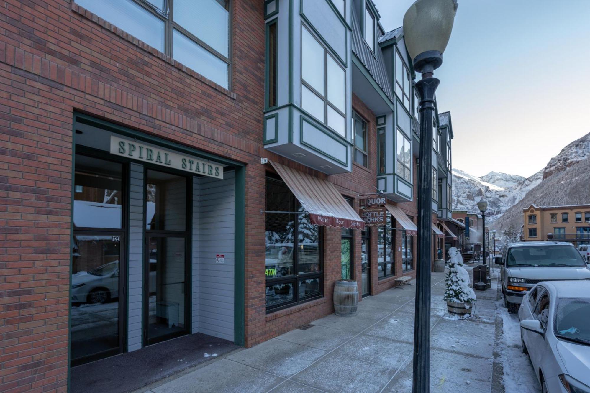 One Block Walk To Gondola, Lockers Downstairs, River Trail Close By! Telluride