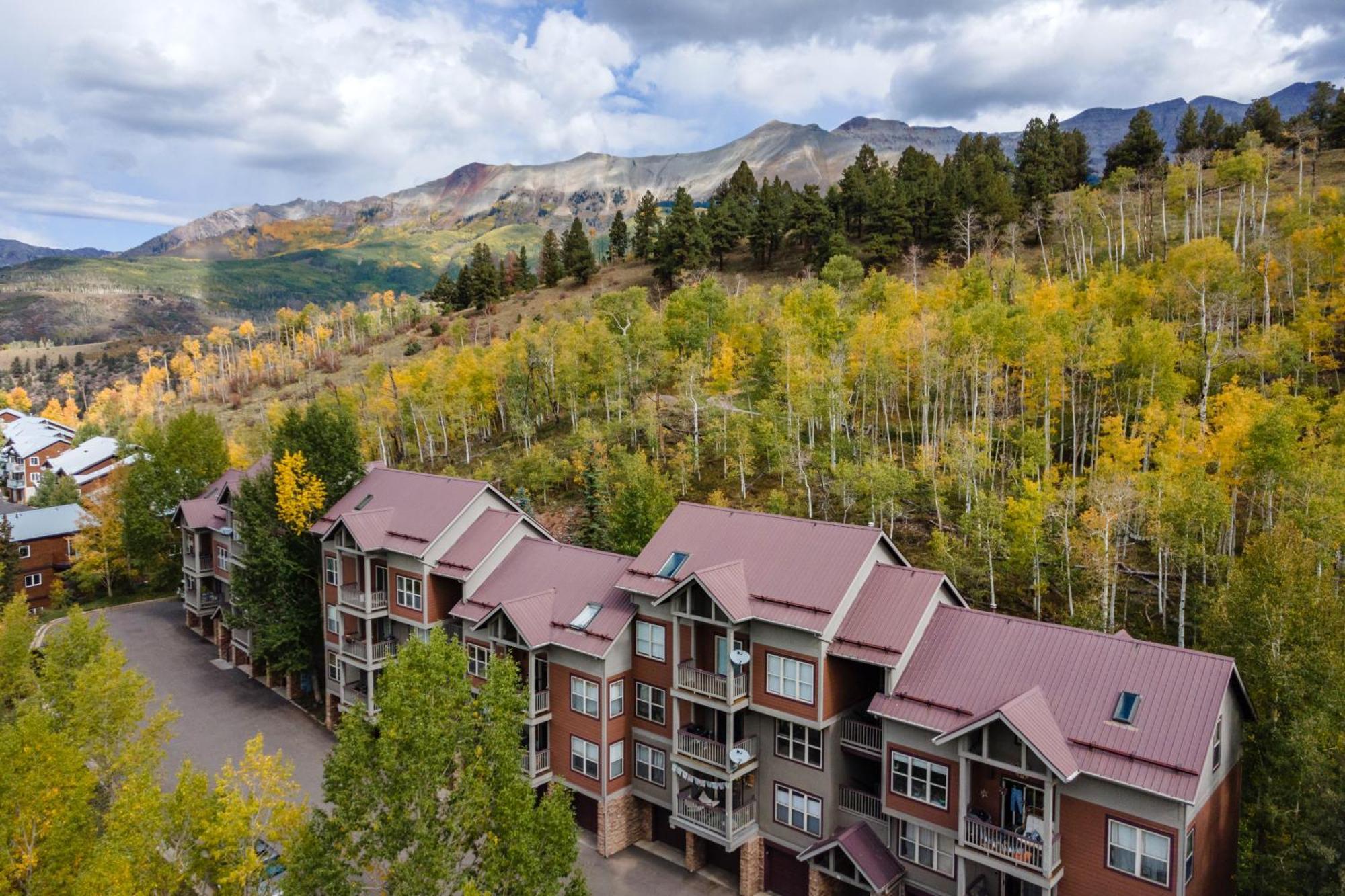 Fabulous Close To Chair Lifts 1 And 10 In Meadows Area *