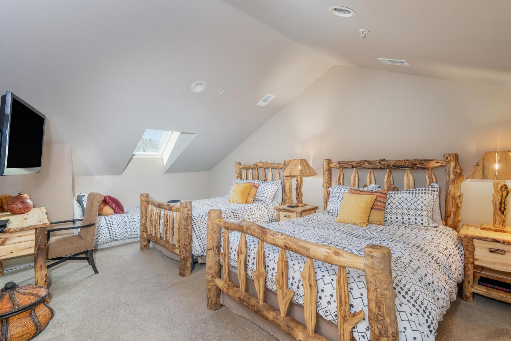 Fabulous Close To Chair Lifts 1 And 10 In Meadows Area Holiday home