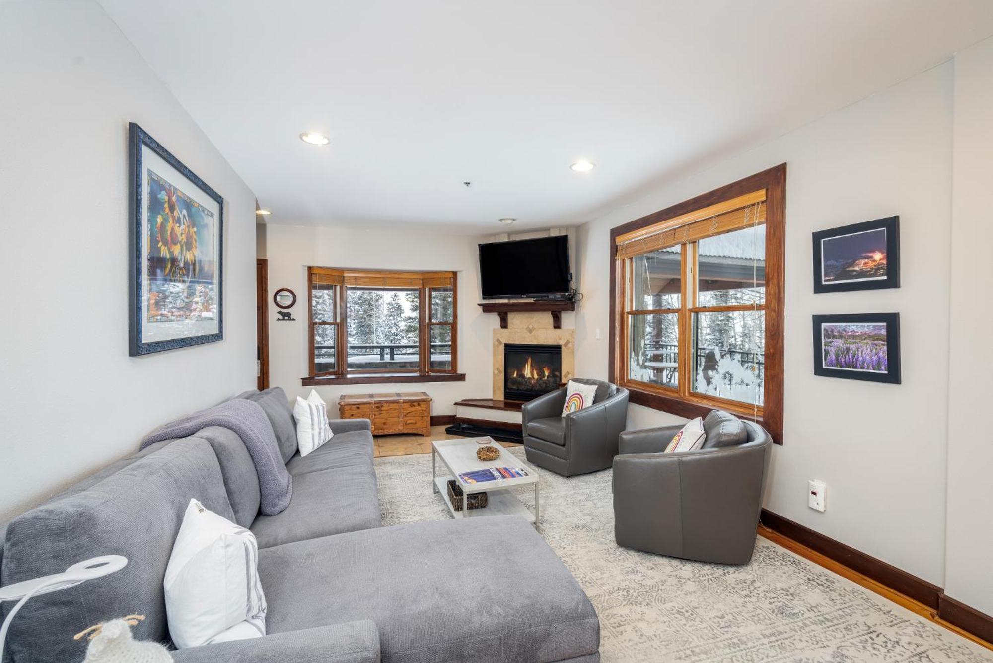 One-Bedroom Apartment *