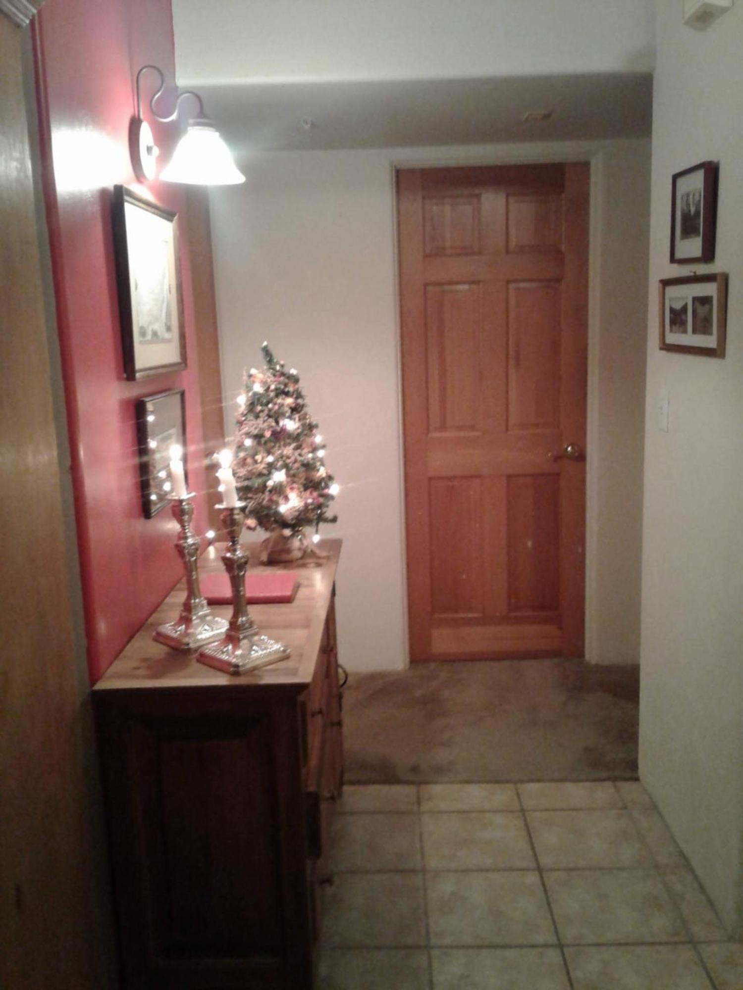 Peaceful Sunny Out In Condo, Parking, Pets Apartment