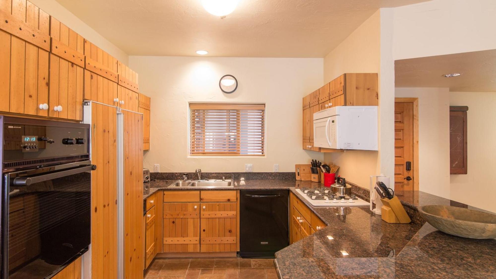 Westermere 311 - 2 By Avantstay Just Steps From Area W Great Views Apartment *