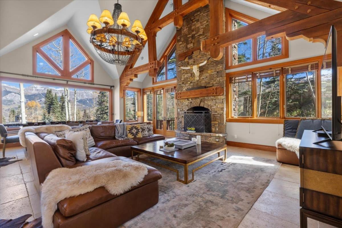 Mountain Village Retreat With Hot Tub Sauna & Views Holiday home *