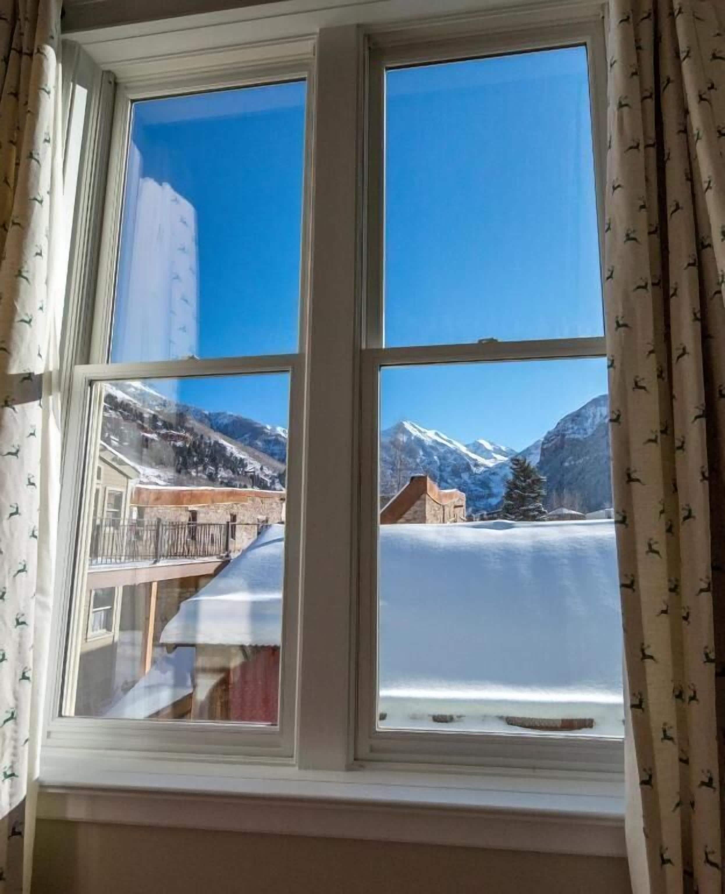 Dunton Town House Inn 5*