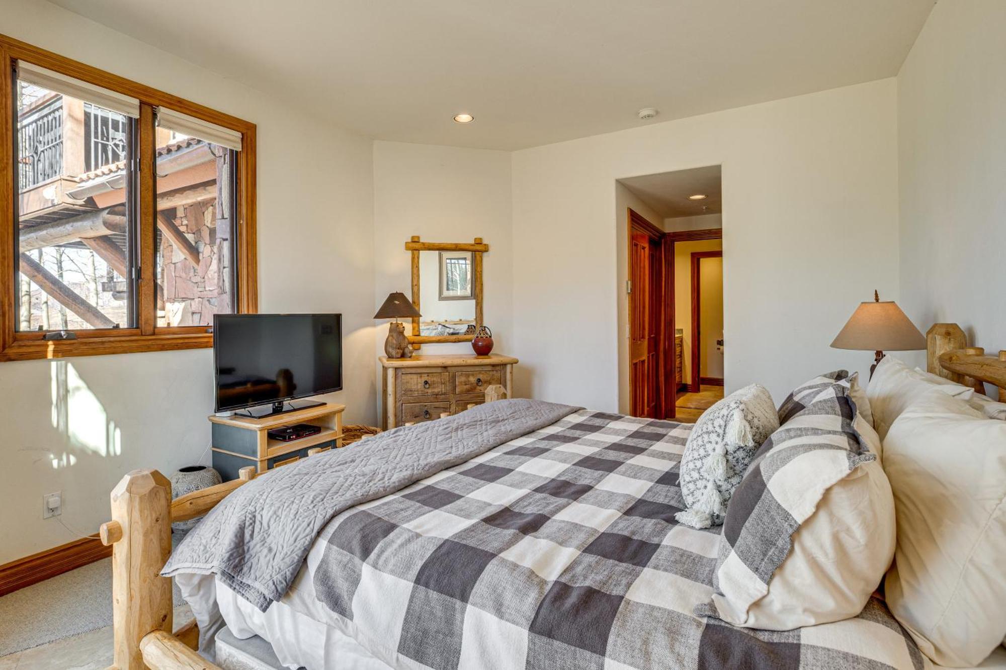 Luxurious Ski-inandski-out Mountain Escape