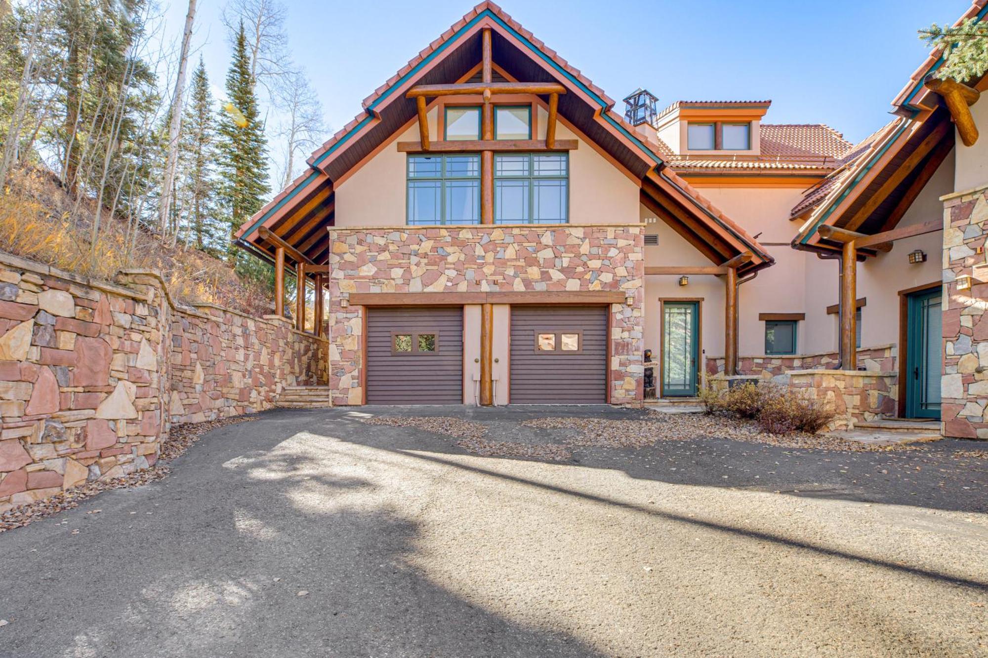 Luxurious Ski-inandski-out Mountain Escape Telluride