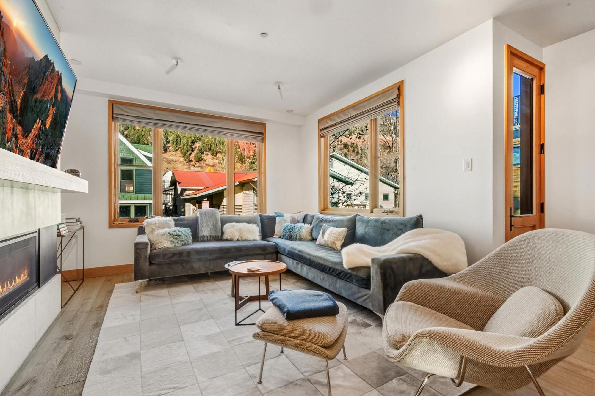 Holiday home Depot Luxury Townhome: Rooftop Hot Tub & Gondola Access *