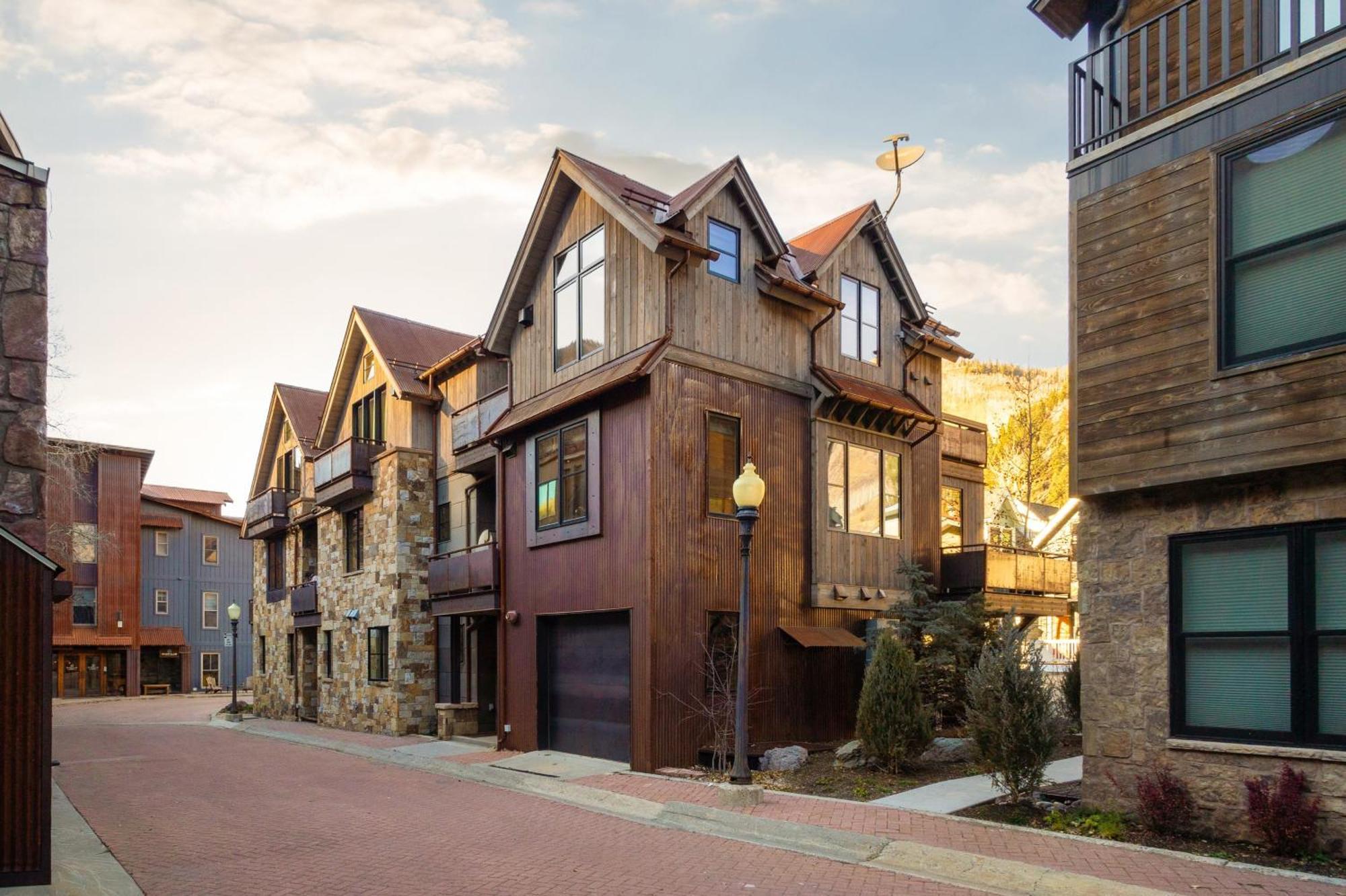 Depot Luxury Townhome: Rooftop Hot Tub & Gondola Access Telluride