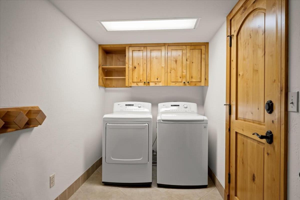 Mountain Village Retreat - Steam Shower & Views Holiday home