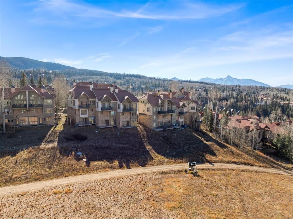 Mountain Village Retreat - Steam Shower & Views