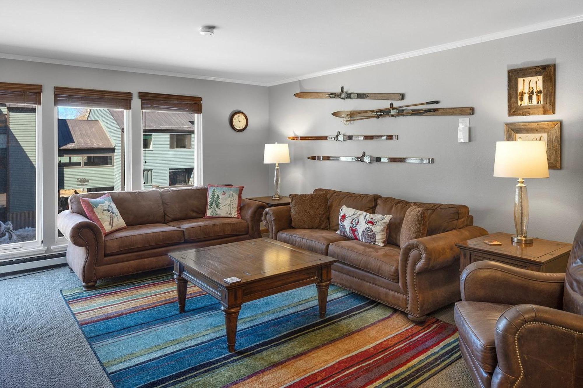 Apartment West End Winner - Hot Tub, Parking, Open Kitchen & Living Space