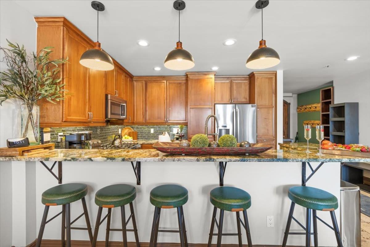 Mtn Village Retreat - Balcony Views & Steam Shower Holiday home