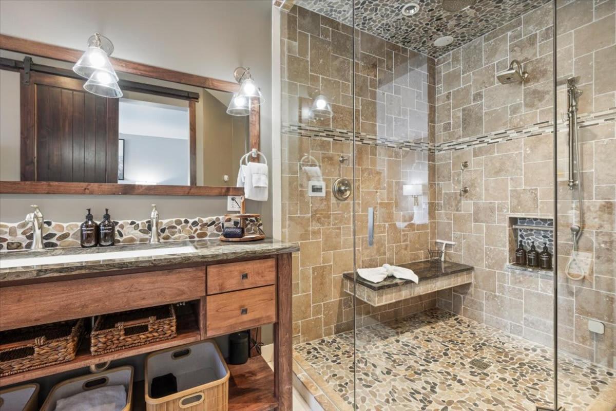 Mtn Village Retreat - Balcony Views & Steam Shower