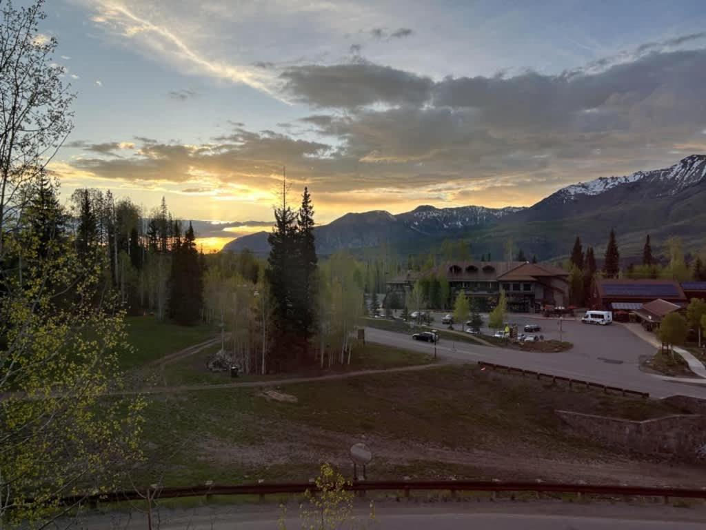 Mtn Village Retreat - Balcony Views & Steam Shower